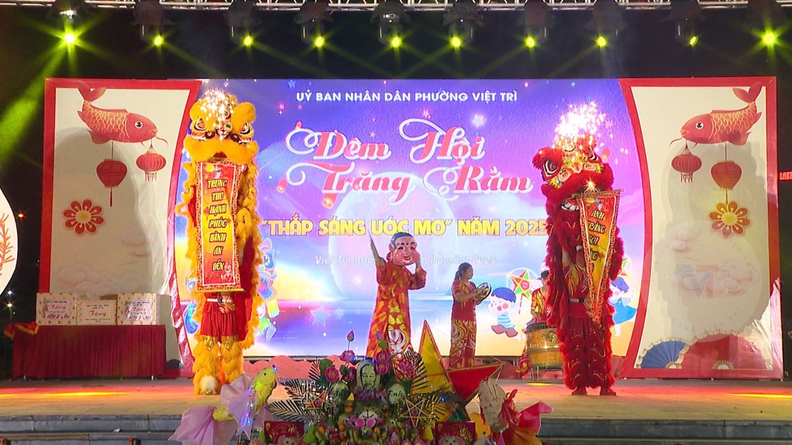 Tưng bừng đêm hội trăng rằm phường Việt Trì