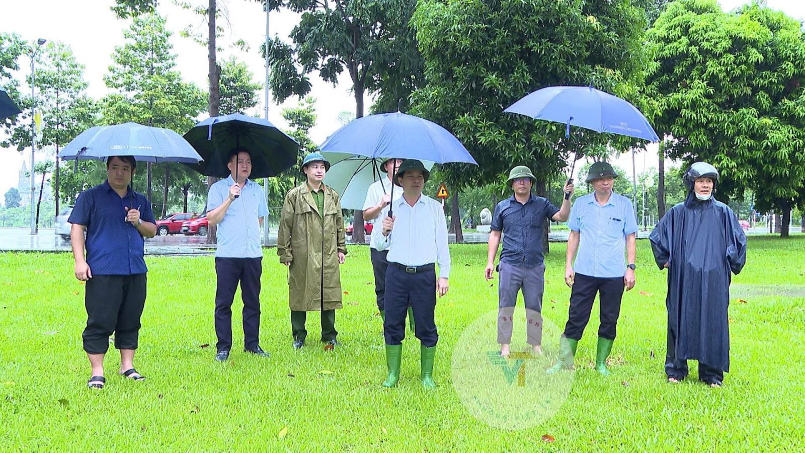 Phó Chủ tịch UBND tỉnh kiểm tra tình hình thiệt hại do mưa bão gây ra tại phường Việt Trì.